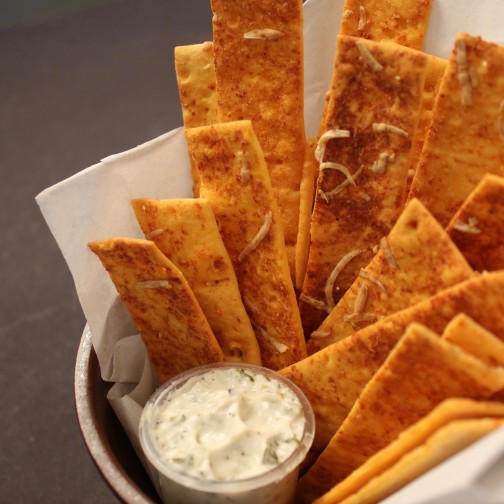 Baked Pizza Sticks With A Cheesy Jalapeño Dip