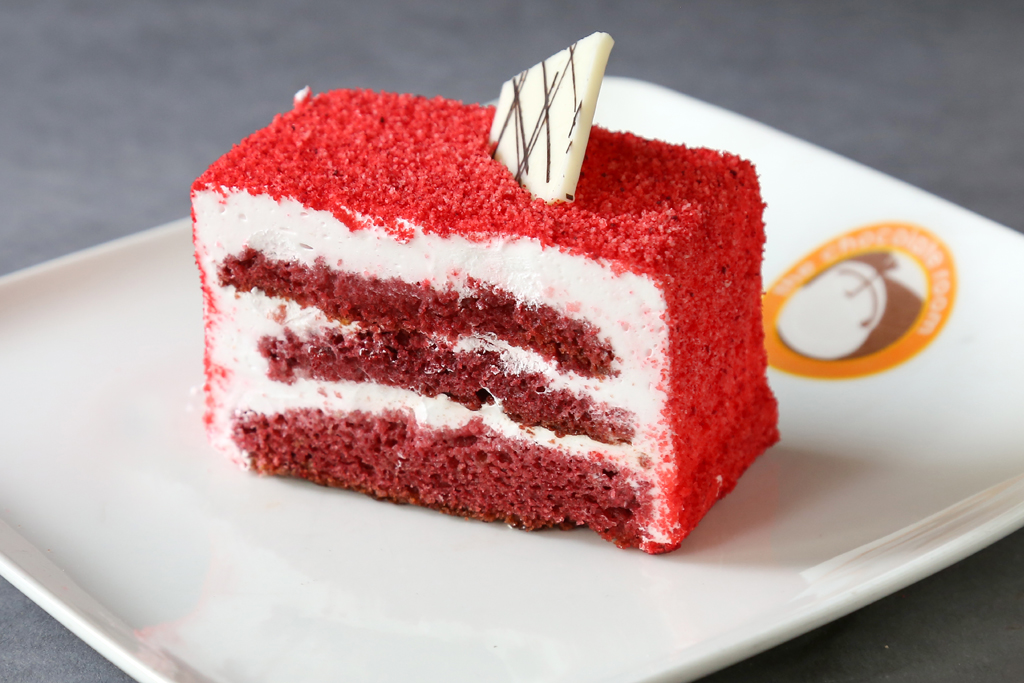 Realistic Red Velvet Cake Charm – My Miniature Kitchen